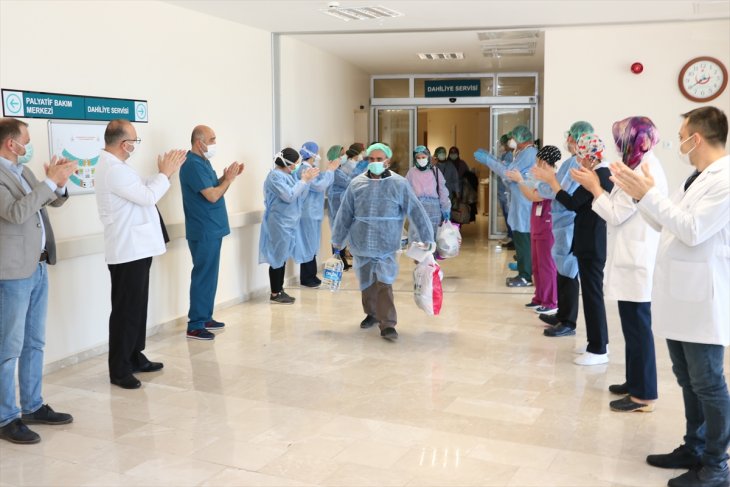 Konya'da Kovid-19'u atlatan hastalar böyle taburcu oldu