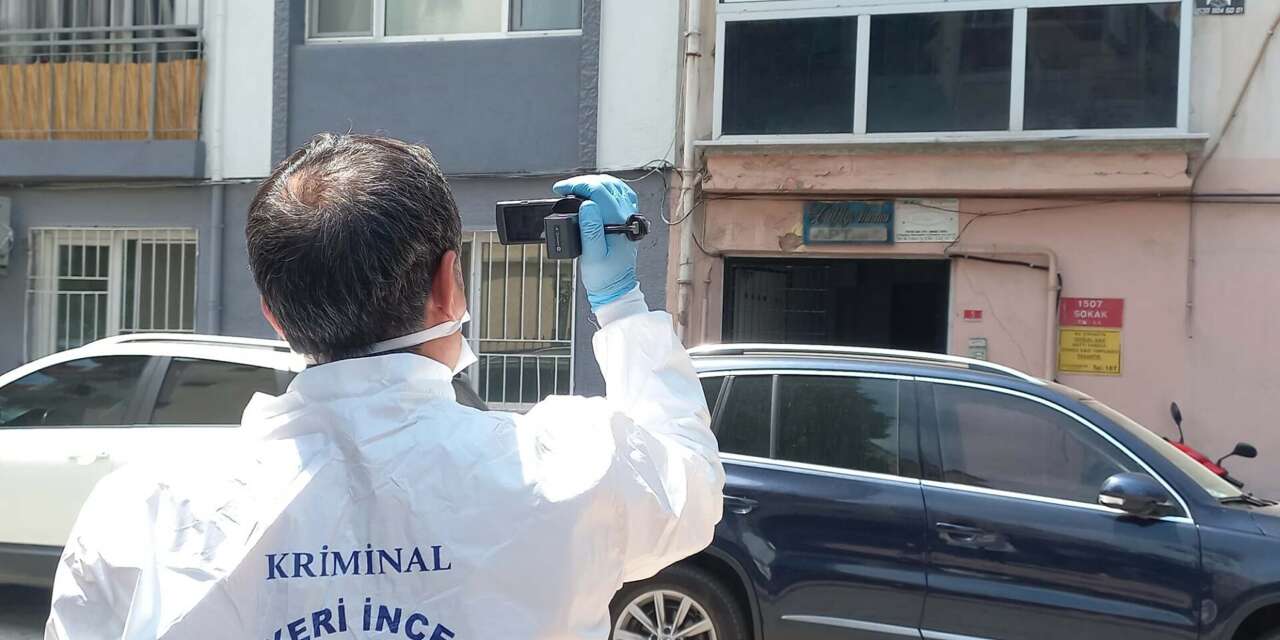 Kötü koku gelen evden ünlü modacının cesedi çıktı