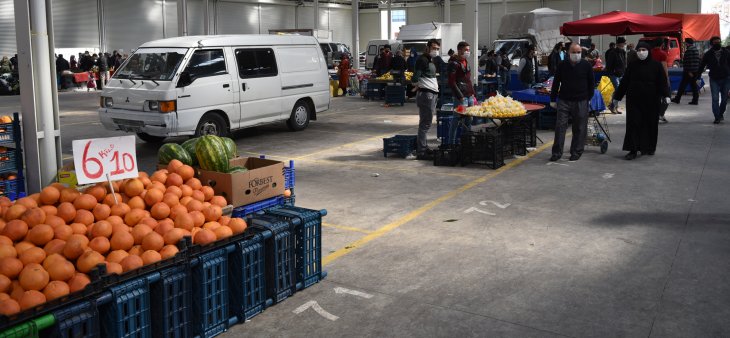 Selçuklu Belediyesi'nden pazarda 'sosyal mesafe' denetimi