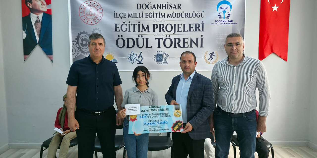 Konya Doğanhisar’da öğrencilerden okuma rekoru! Ödülleri verildi