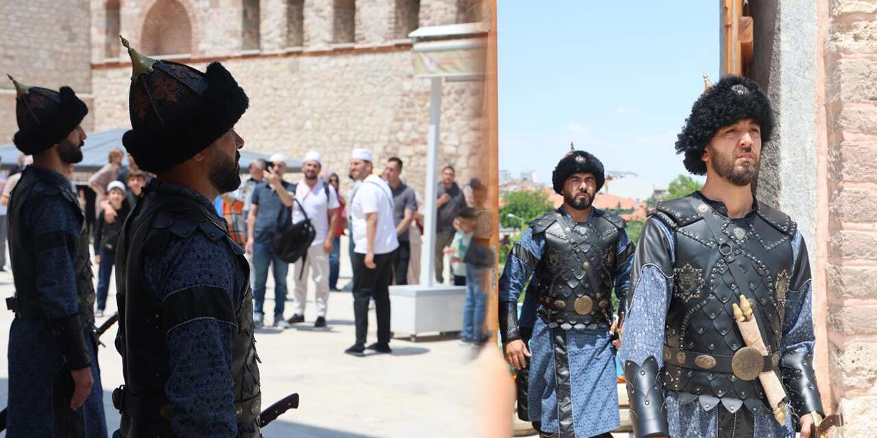 Konya’da şehrin kalbindeki 800 yıllık camide her Cuma aynı gurur yaşanıyor