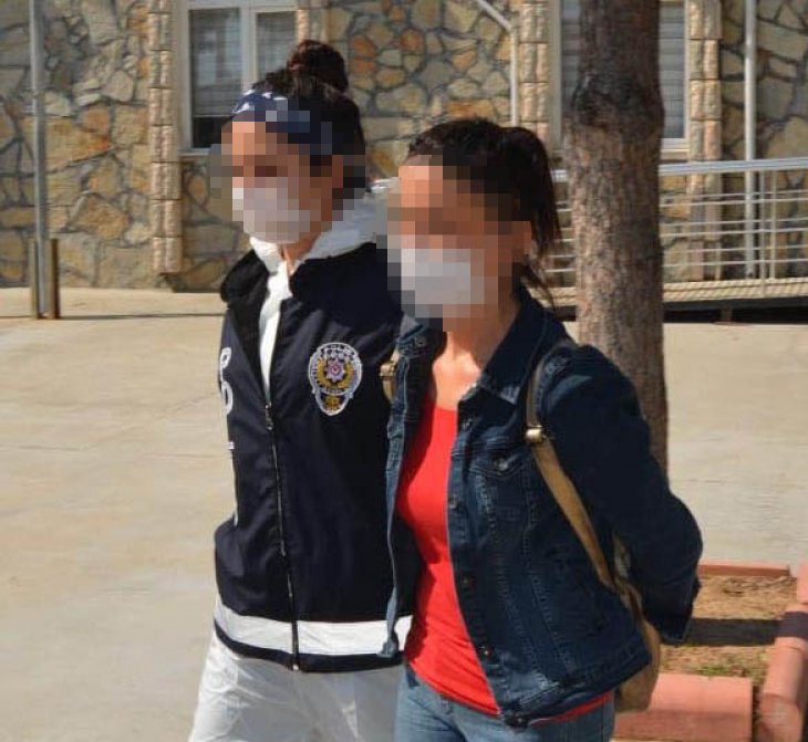 Babasını gözleme ile zehirlediği iddia edilen kadın, erkek arkadaşını suçladı