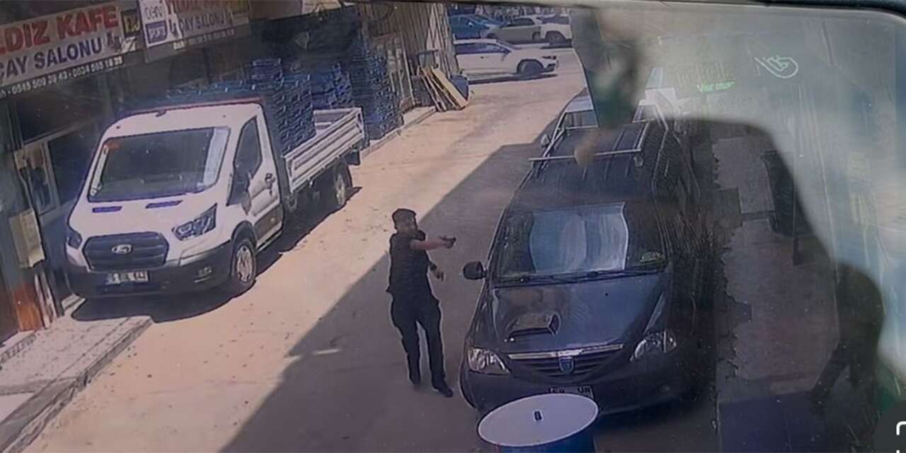 Yan bakma kavgasında 2 kişi vuruldu! O anlar kamerada