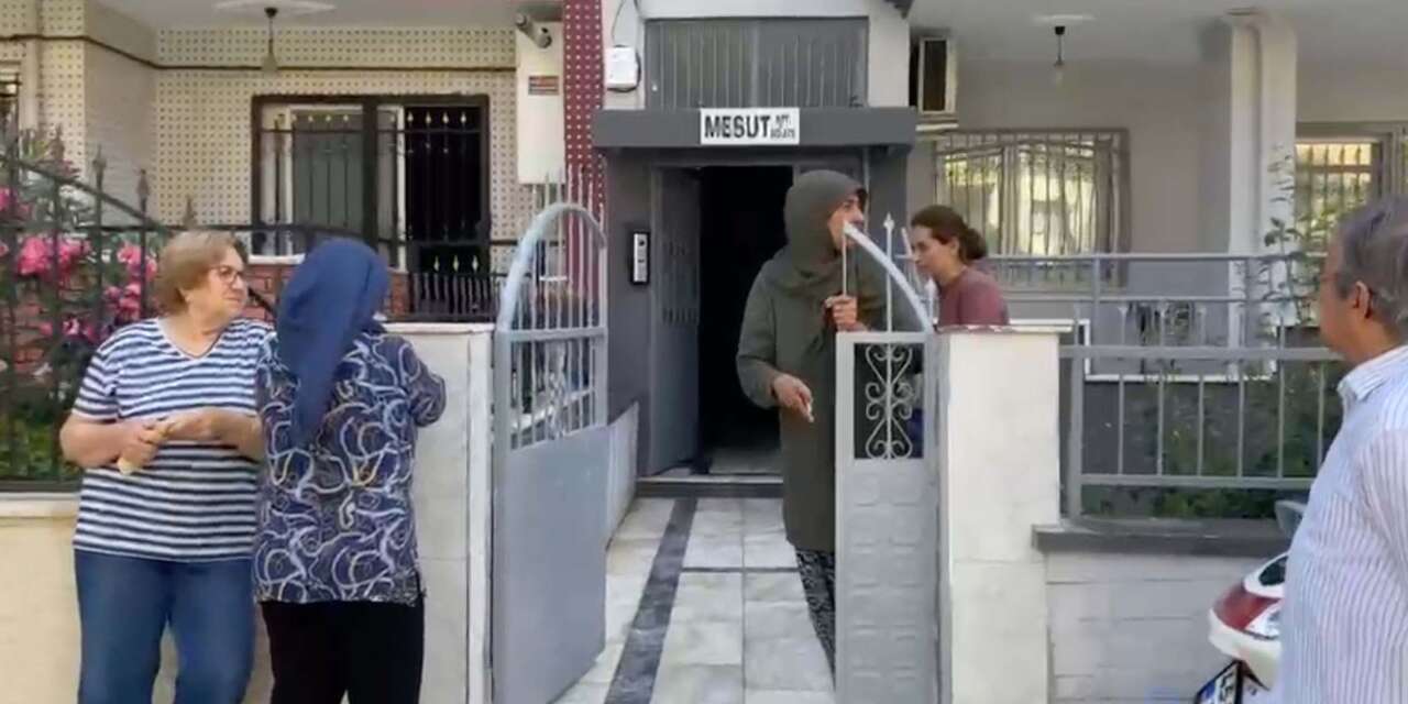 Eşini öldürüp, 18 yaşındaki kızını yaraladı