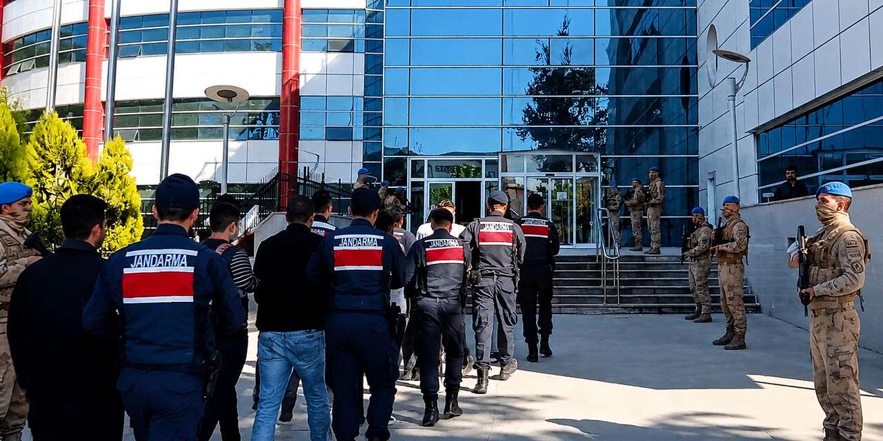 Konya ve 33 ilde dev operasyon! 4,8 milyar TL’lik dolandırıcılık ve bahis ağı çökertildi