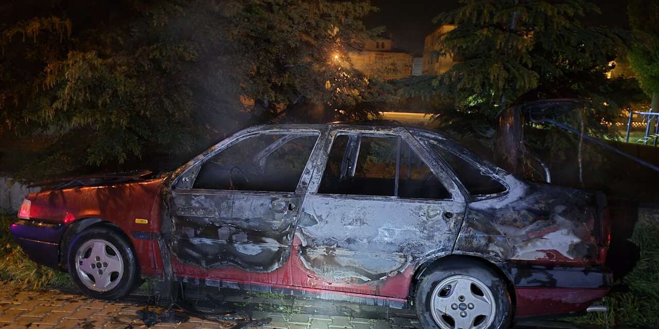 Konya’da alev alan otomobil hurdaya döndü