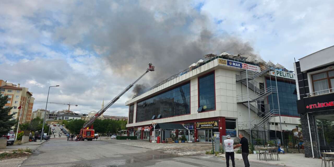 Konya'da yangın paniği! Ünlü işletme alevlere teslim oldu