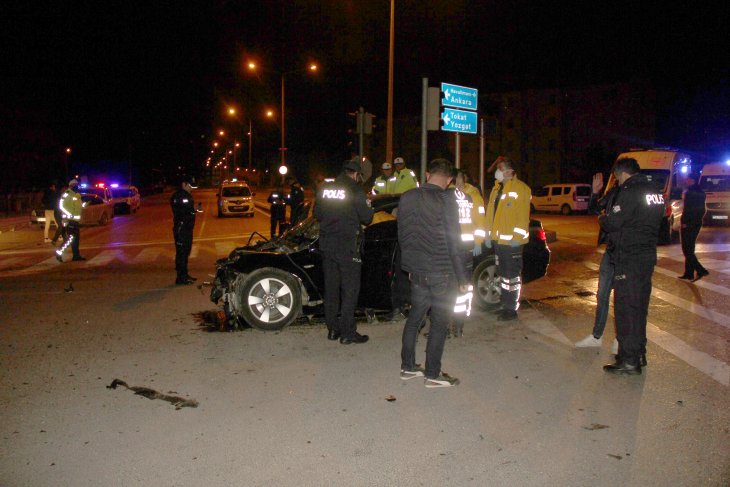 Feci kaza! Polis memuru hayatını kaybetti, 3 kişi yaralandı