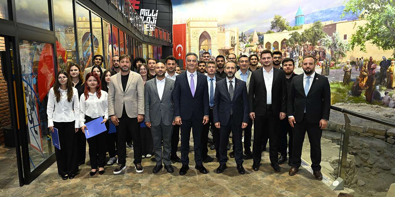 Konya’da mühendis gelişim programı EngineerHub'ta mezuniyet heyecanı