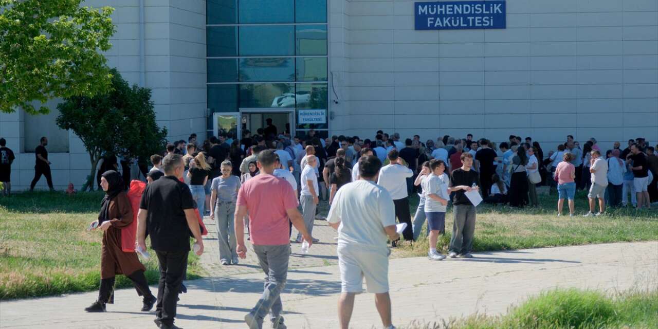 YKS maratonu başladı! Milyonlarca aday üniversite hayali için ter döküyor