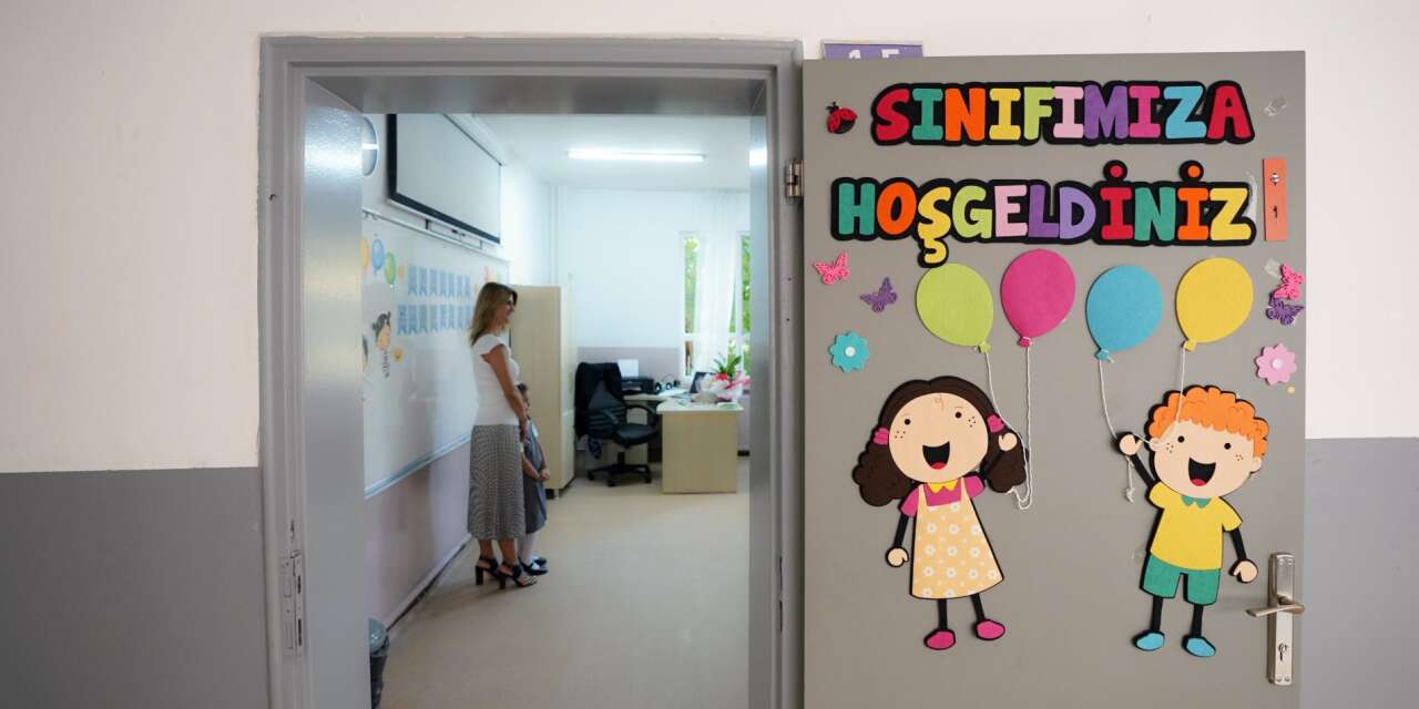Öğretmenlerin beklediği duyuru! Mazerete bağlı yer değiştirme takvimi açıklandı
