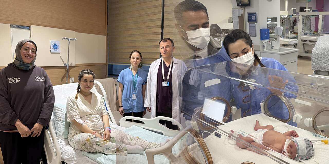 Konya'da ikiziyle eline doğduğu doktor, bu kez ikiz çocuklarını kucağına verdi