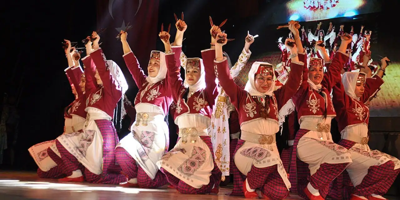 Türkiye’nin dört bir yanı Konya’da sahneye taşındı