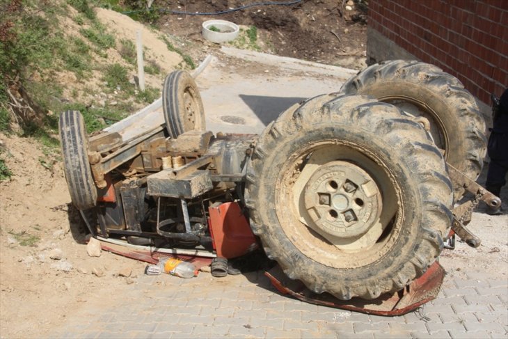 13 yaşındaki çocuğun kullandığı traktör devrildi, 7 yaşındaki kardeşi öldü