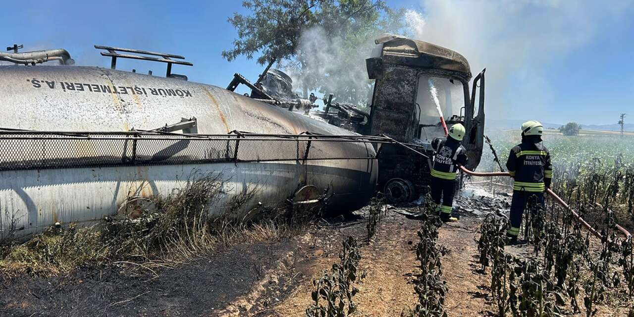 Konya’da şarampole devrilen TIR alev aldı