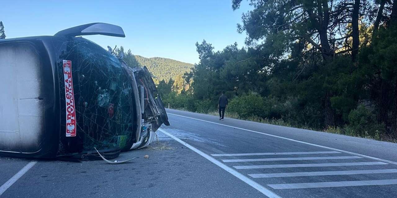 Konya yolunda tur otobüsü otomobille çarpıştı! Harun Uraç hayatını kaybetti