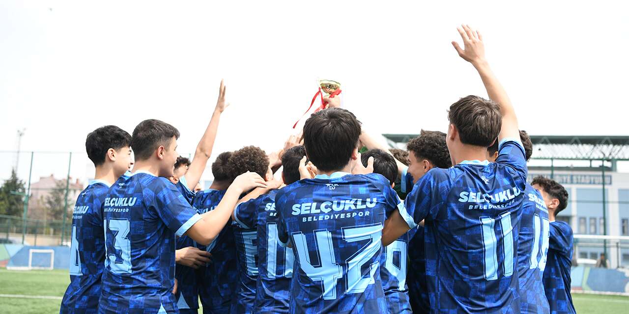 Konya’nın genç futbolcuları Türkiye şampiyonu oldu: 147 takımı geride bıraktılar