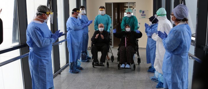 Konya'da 79 yaşındaki çift koronavirüsü yendi