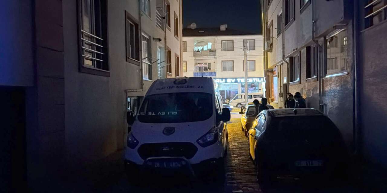 Kötü koku tüm sokağı sarınca komşular öldüğünü anladı