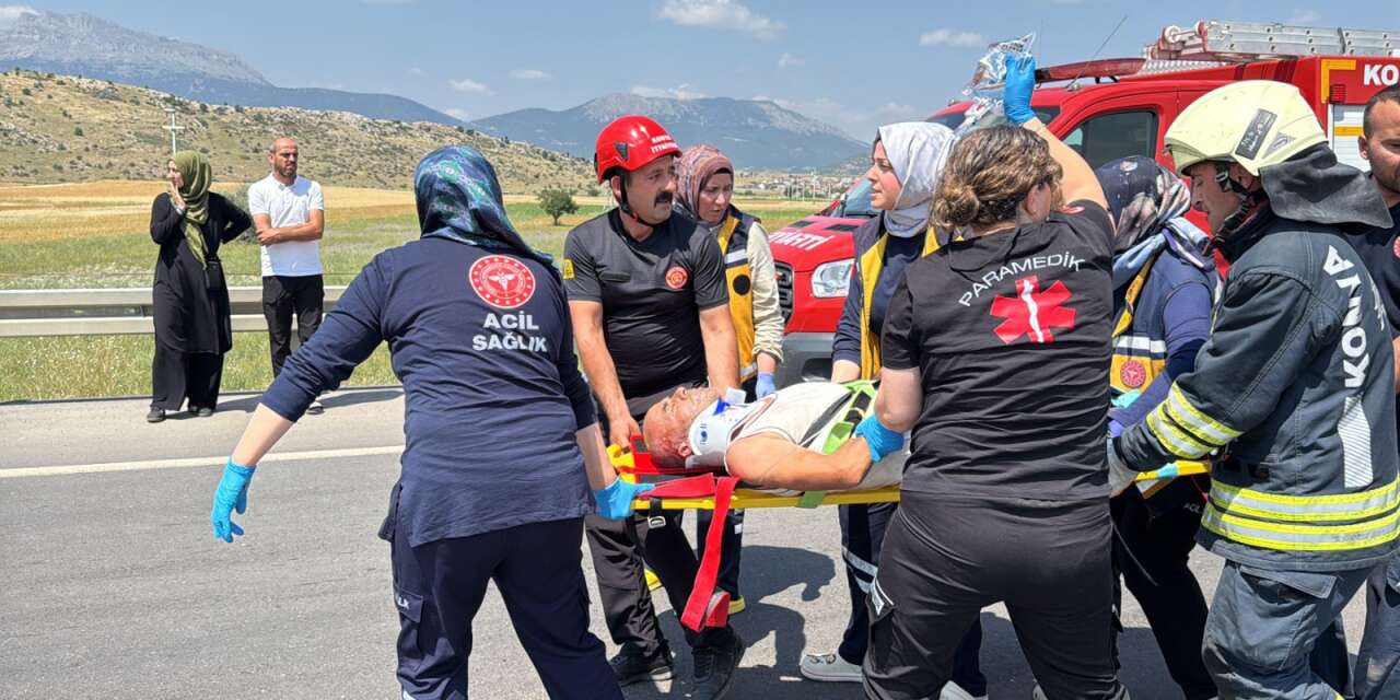 Konya'da hafif ticari araç ile otomobil çarpıştı! İbrahim Ünal ağır yaralandı