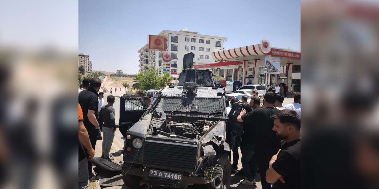 Polis aracı takla attı! Ekipler 2 memur için seferber oldu