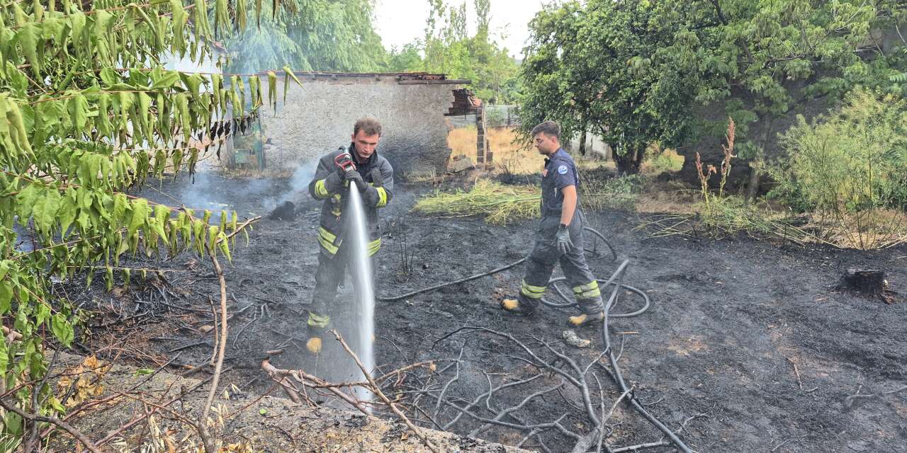 Ağzından düşürdüğü sigarayla az kalsın mahalleyi yakıyordu