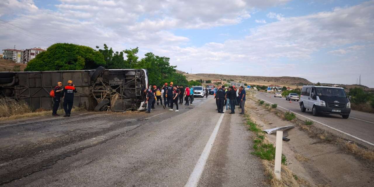Yolcu otobüsü devrildi! 3’ü ağır, 41 yaralı var