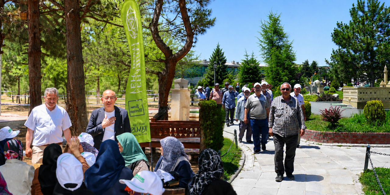 Başkan Kavuş, Konya’nın büyükleriyle Meram’ı karış karış gezdi