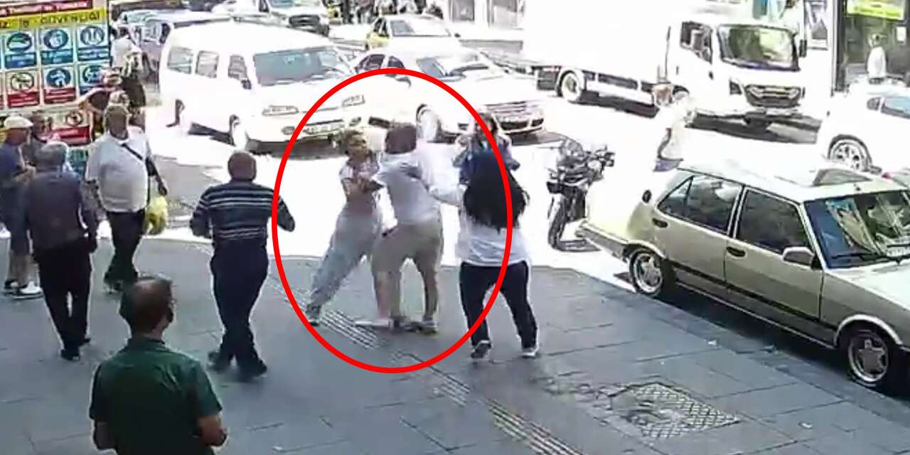 Kaza sonrası ortalık savaş alanına döndü! Dikiz aynasıyla kadın sürücüye saldırdı
