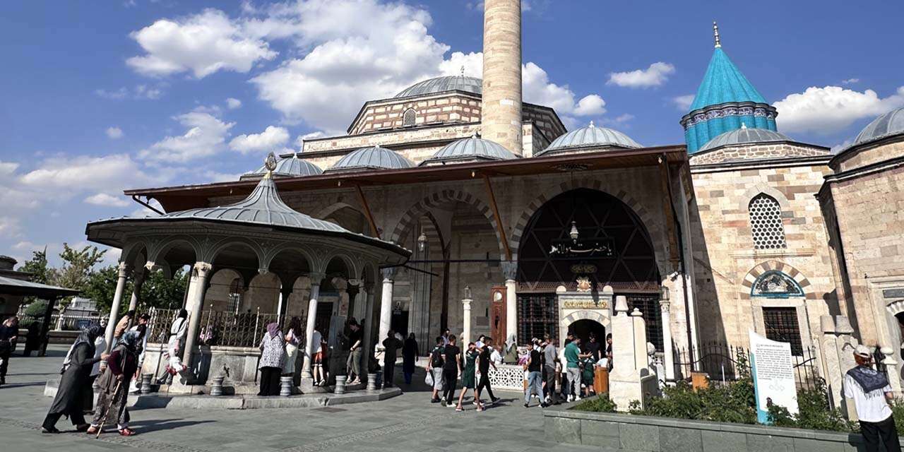 Konya’da yüzyılları aşan davete icabet! Milyonlar Mevlana'nın huzuruna koştu