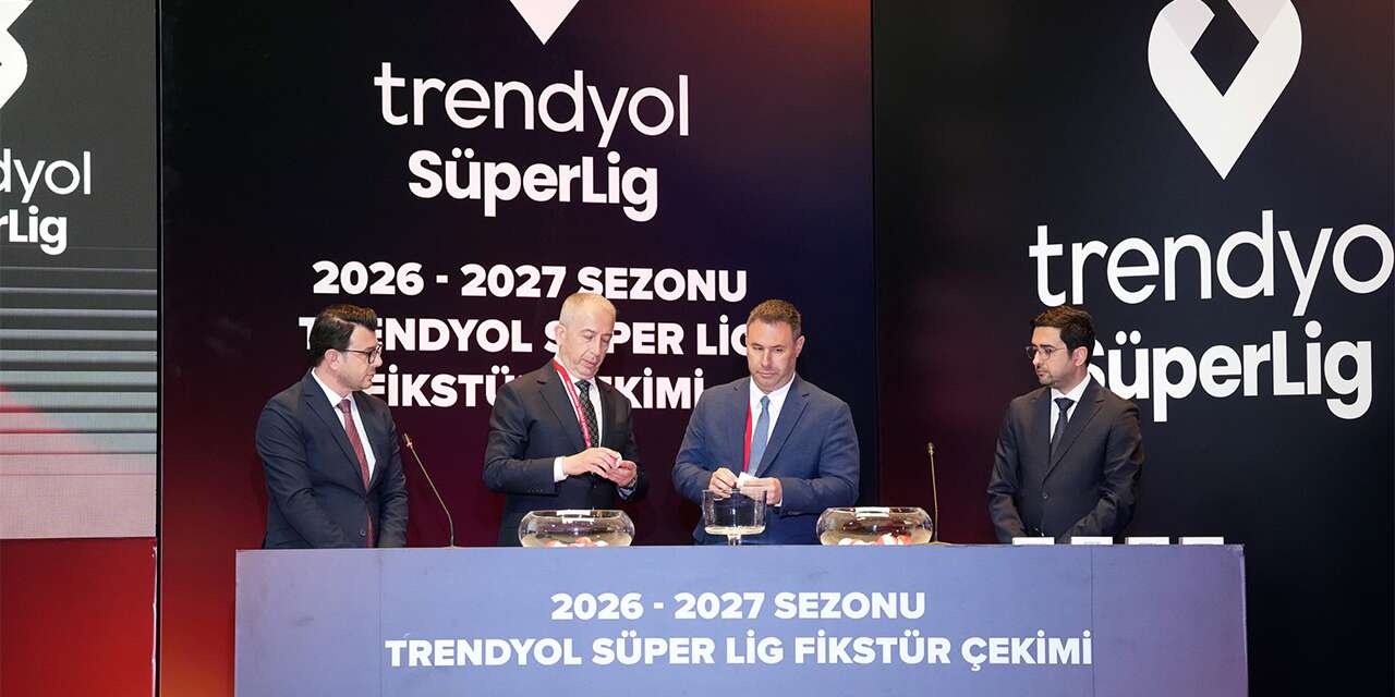 Süper Lig fikstür çekimine damga vuran görüntü! Elini uzattı, karşılık alamadı