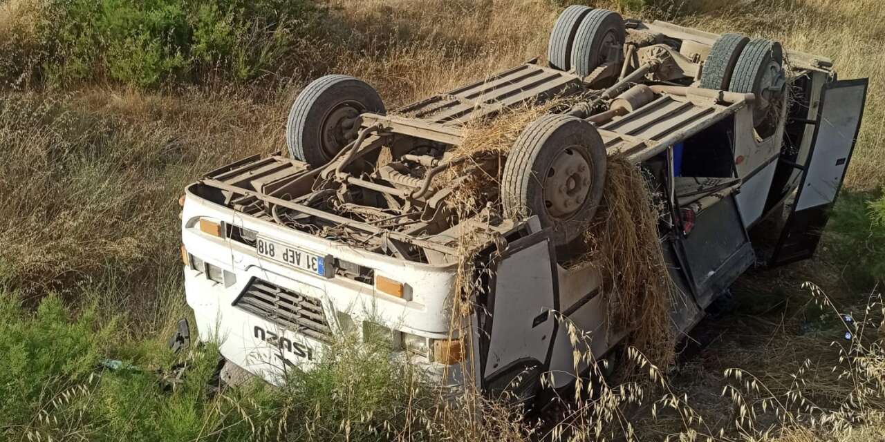 Tarım işçilerini taşıyan minibüs tarlaya devrildi! 6’sı çocuk 16 yaralı