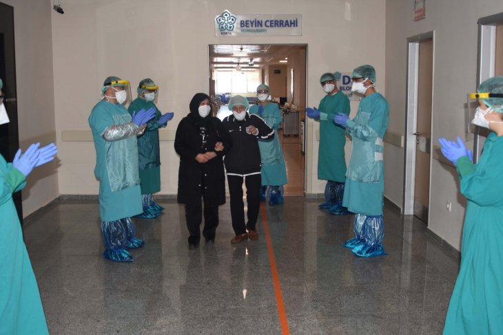 Konya'da 92 yaşındaki alzheimer hastası koronavirüsü yendi