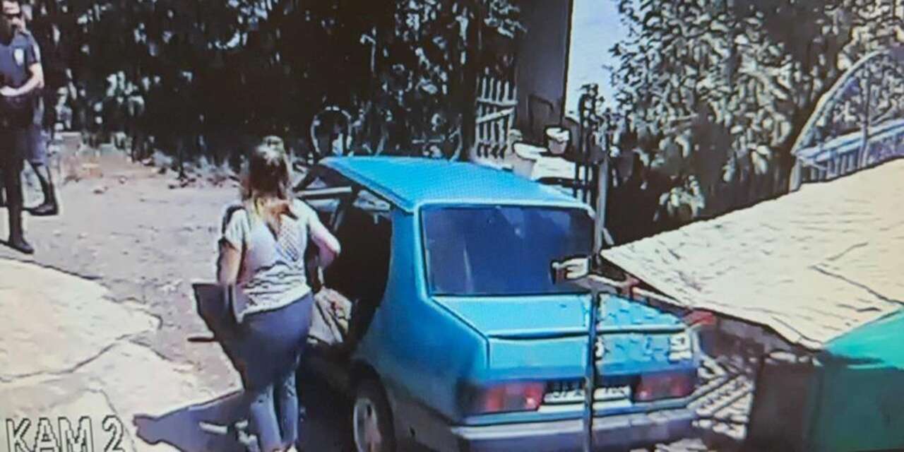 Aracı bırakıp kaçtı, yanındaki iki kadını geride bıraktı