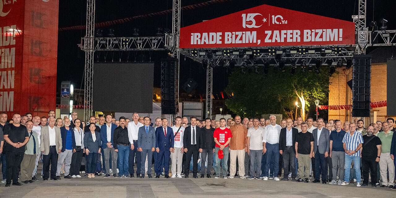 Konya’da 15 Temmuz ruhu yaşatıldı! Selçuk Üniversitesi de meydanlardaydı
