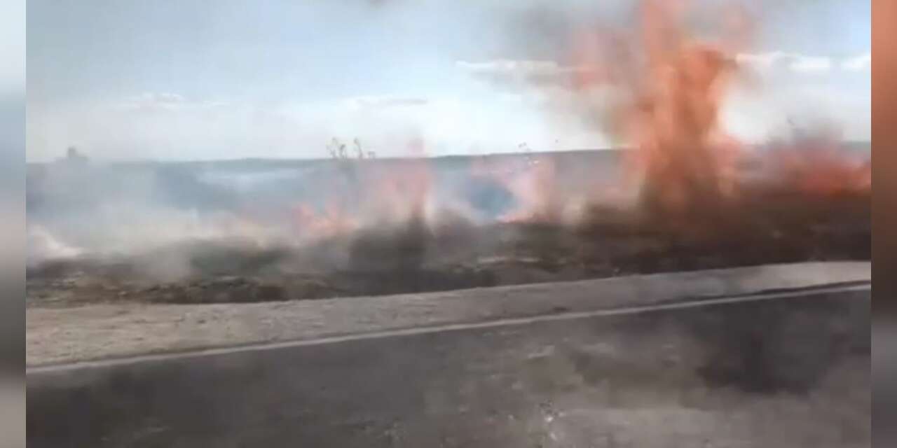 Konya sınırında biçerdöverden çıkan kıvılcım tarlayı yaktı