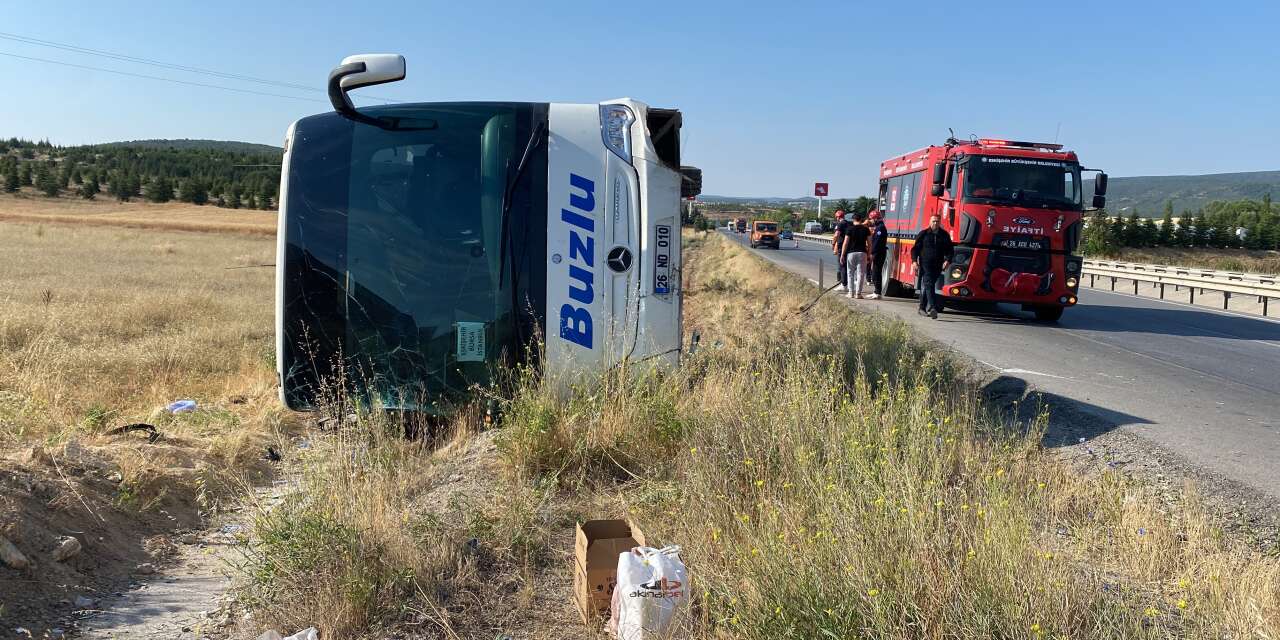 Yolcu otobüsü şarampole devrildi! 24 kişi yaralandı
