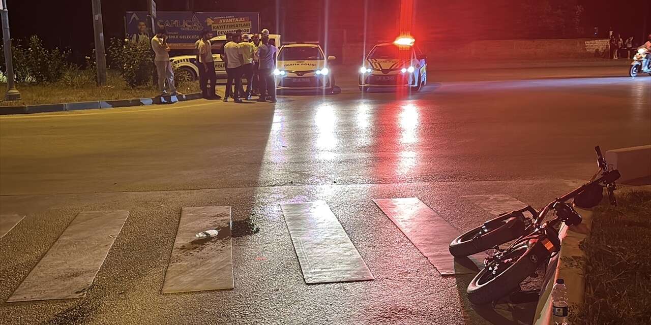 Yola savruldu, üzerinden otomobil geçti! 18 yaşındaki genç ağır yaralandı