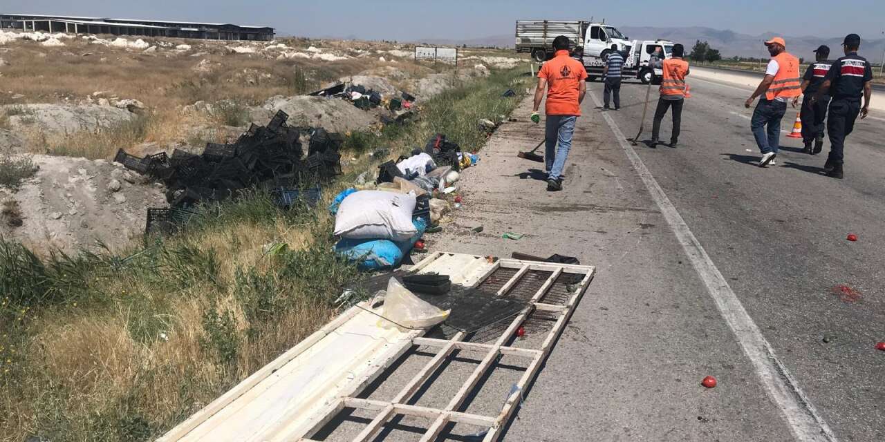 Konya’da kamyonetler çarpıştı! 2 yaralı var