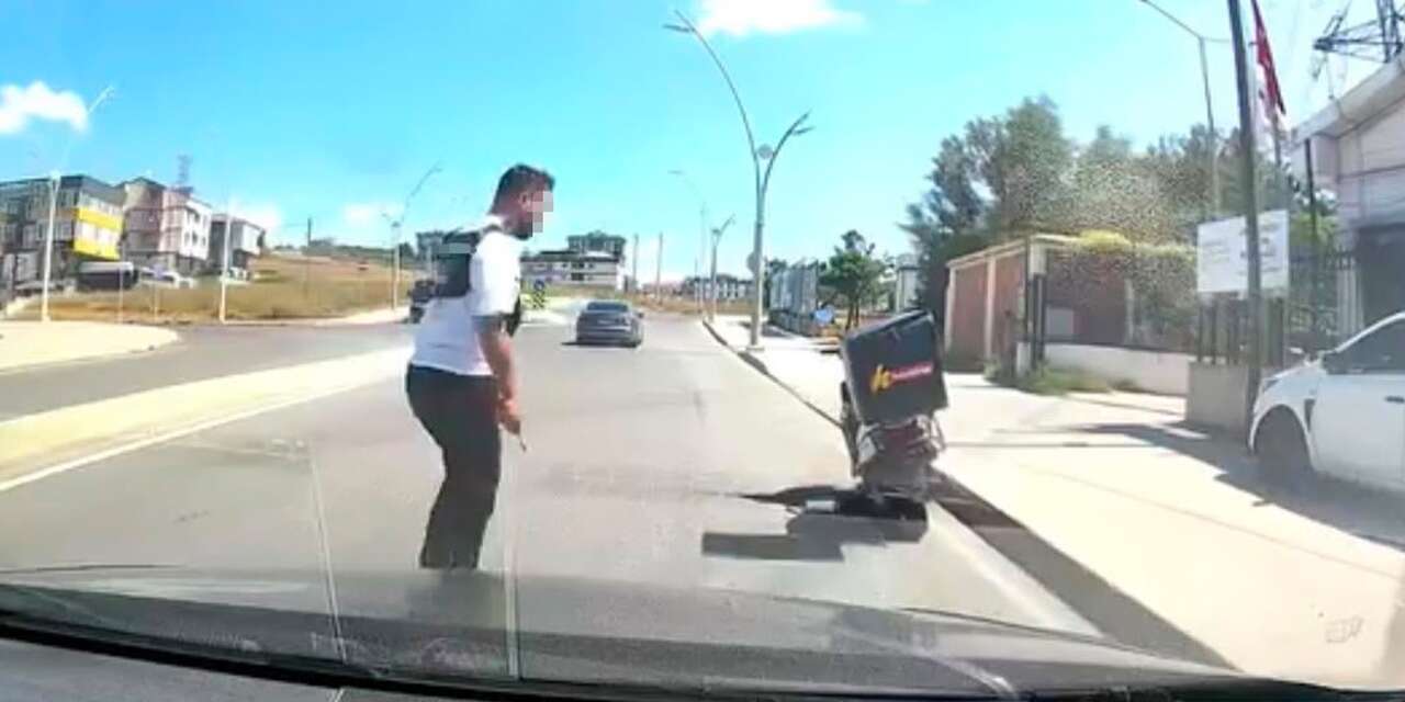 Trafikte telefona bakma kavgası! Sürücüye tornavidayla saldırdı