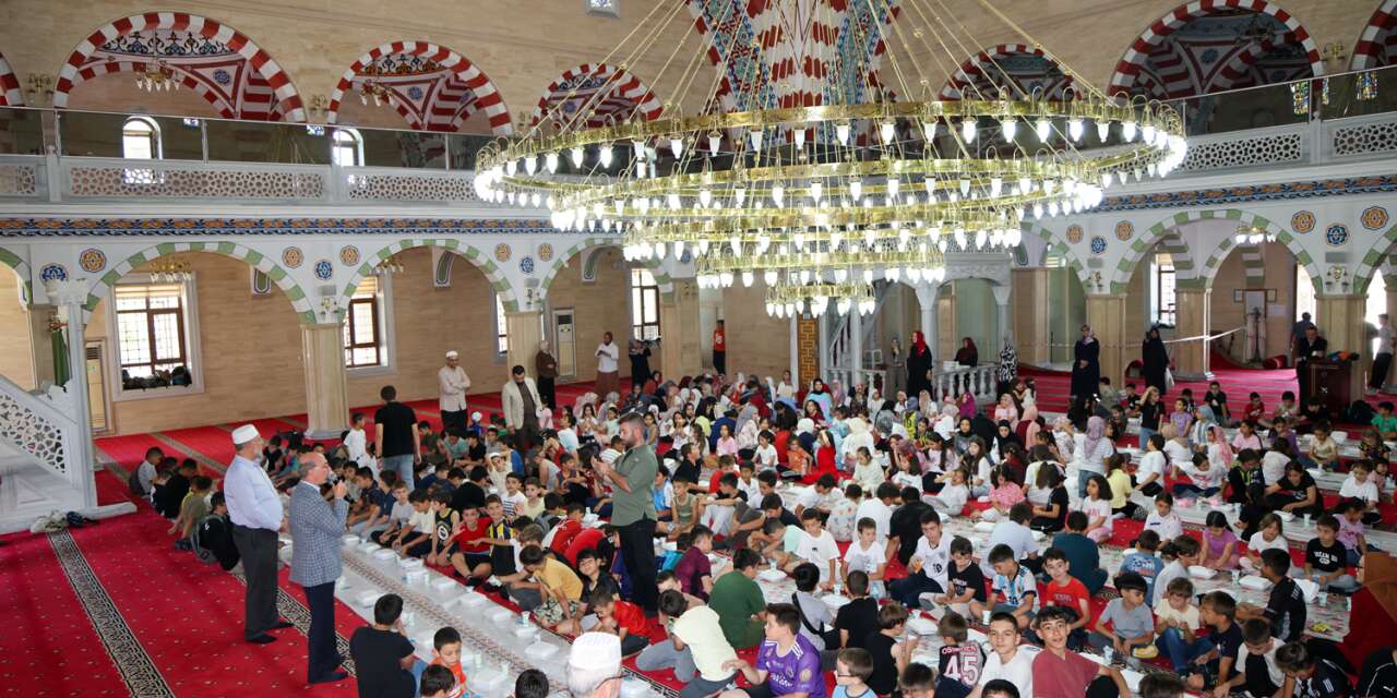 Konya’da yaz coşkusu! Başkan Pekyatırmacı Kur’an Kurslarında çocuklarla buluştu