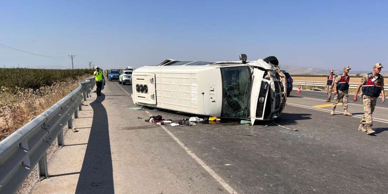 Tarım işçilerini taşıyan minübüs devrildi! 1 ölü, 4 yaralı