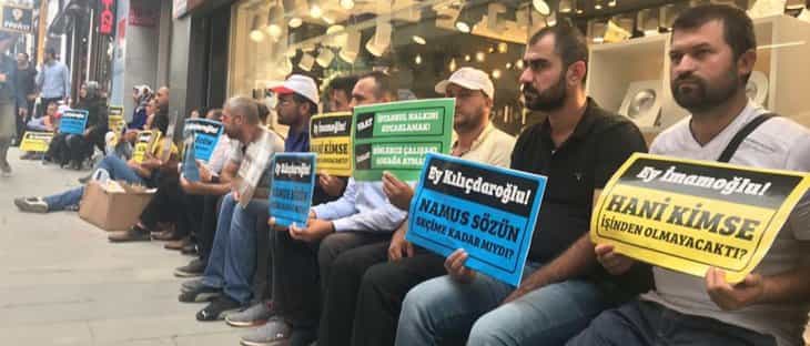 İBB'de işten çıkarılanlar CHP önünde oturma eylemi başlattı