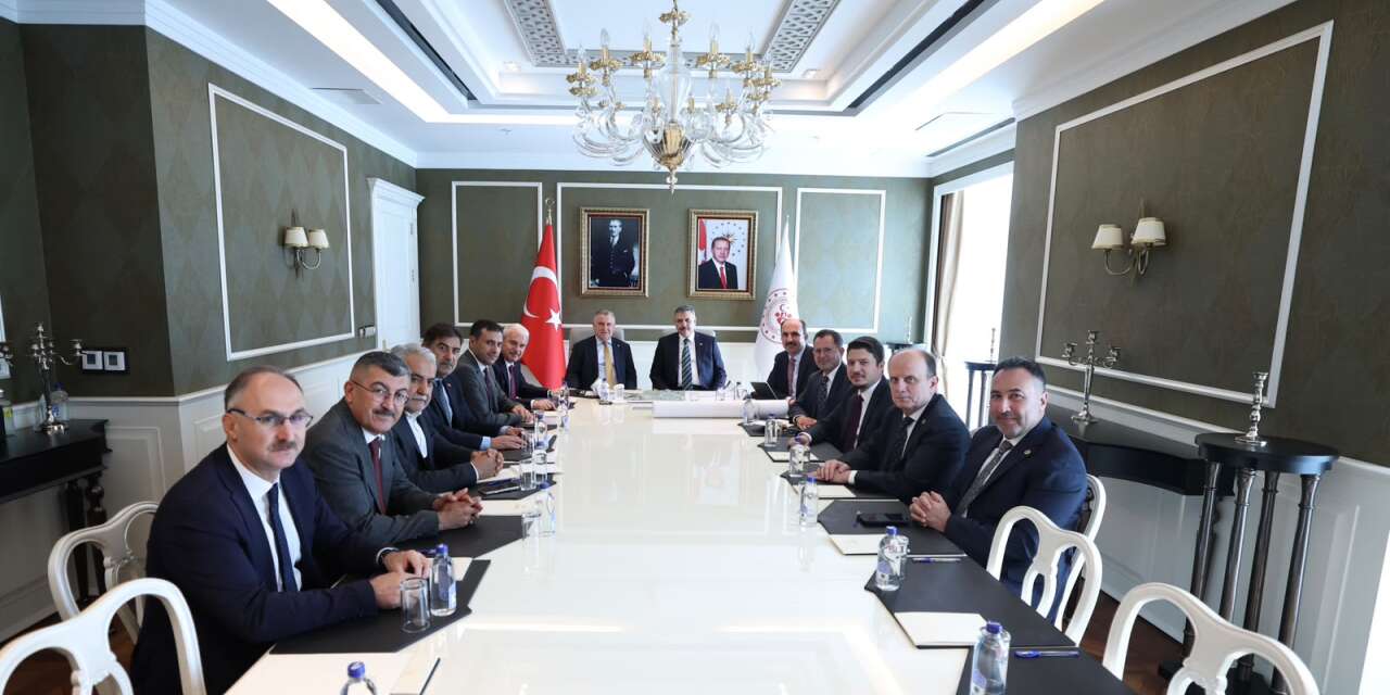 Konya'nın gençlik ve spor yatırımları Ankara'da masaya yatırıldı