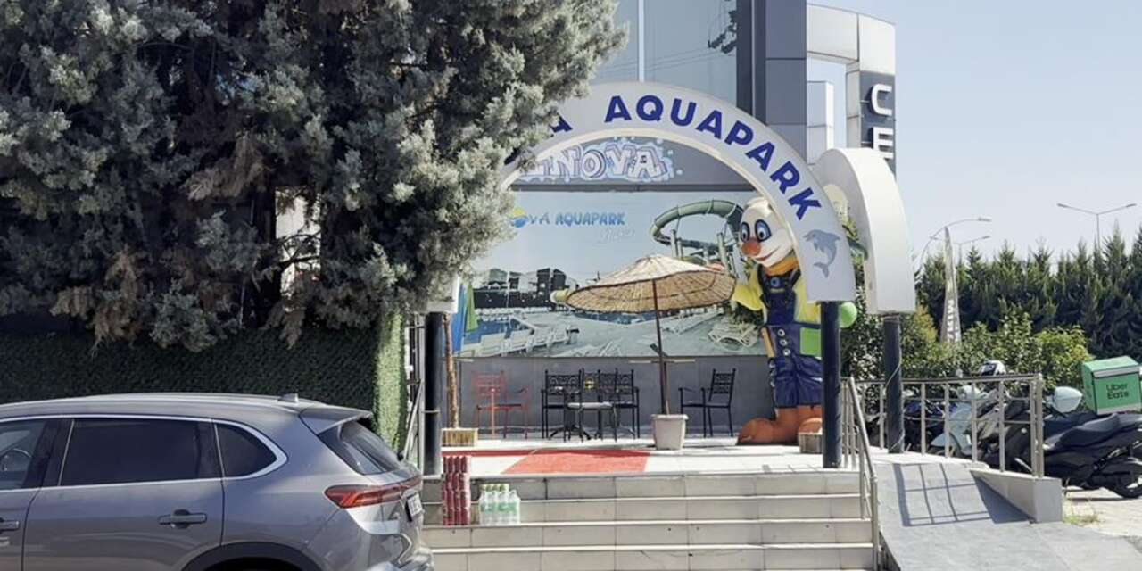 16 yaşındaki çocuk 10 metrelik kaydıraktan düştü! Durumu ağır