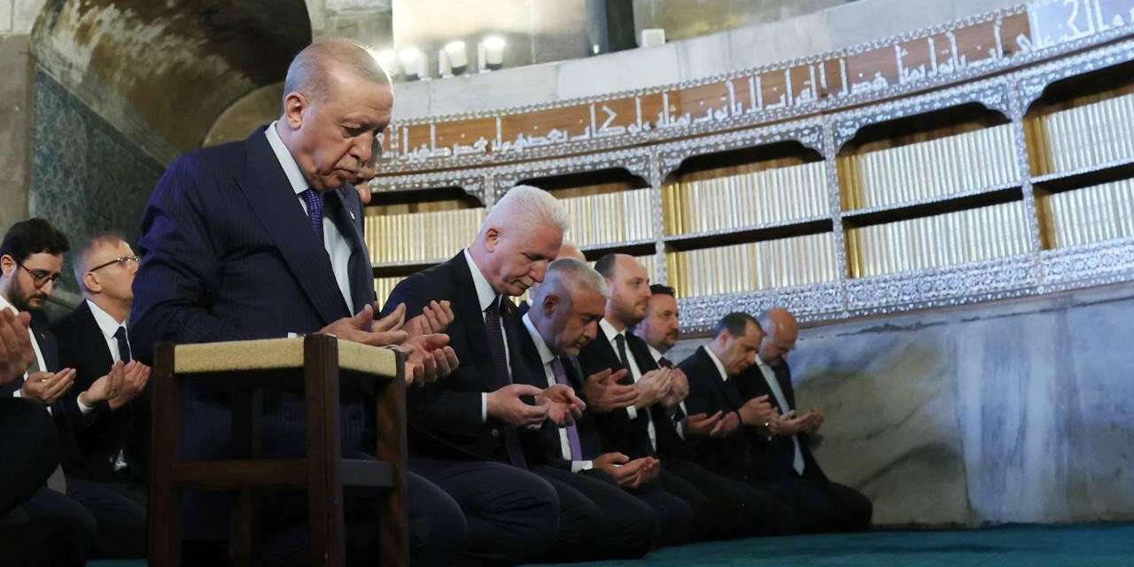 Cumhurbaşkanı Erdoğan: Ayasofya'yı yeniden ibadete açmak bize nasip oldu