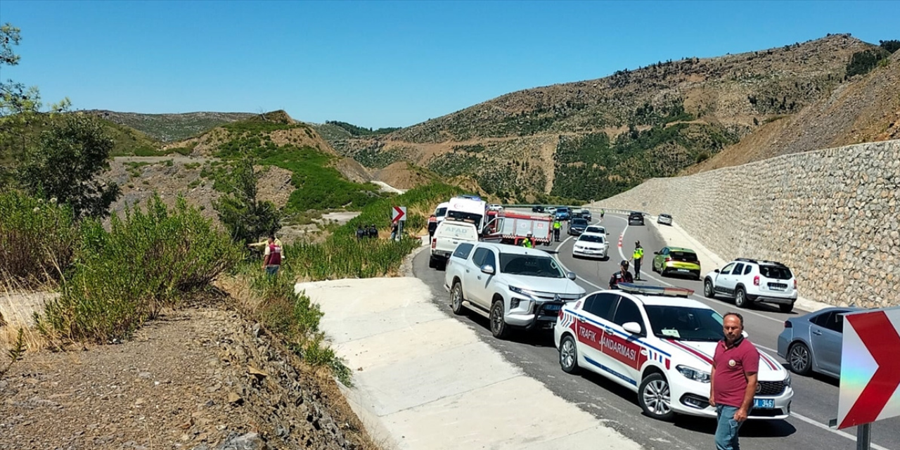 Konya yolunda feci kaza! Uçuruma yuvarlanan otomobilde 5 kişi hayatını kaybetti
