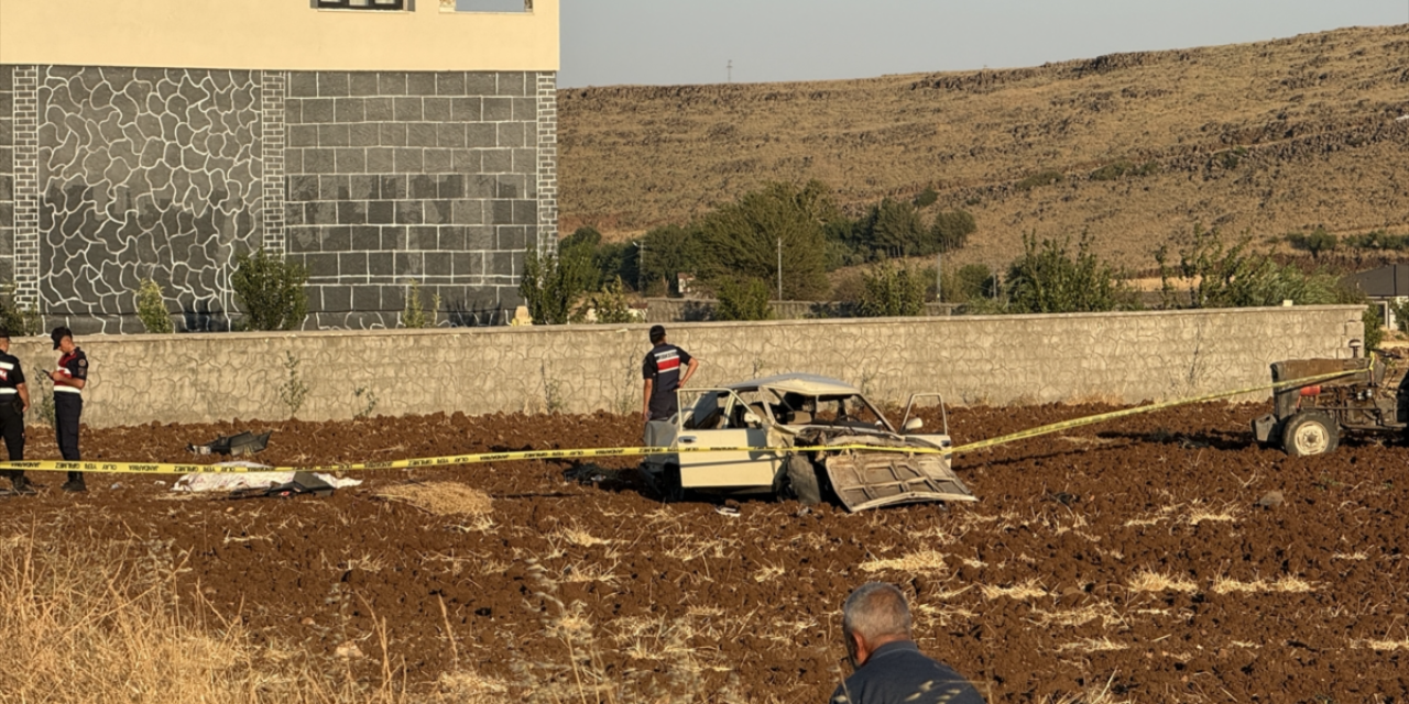 Otomobil evin önünde oturanlara daldı: 1 ölü, 5 yaralı