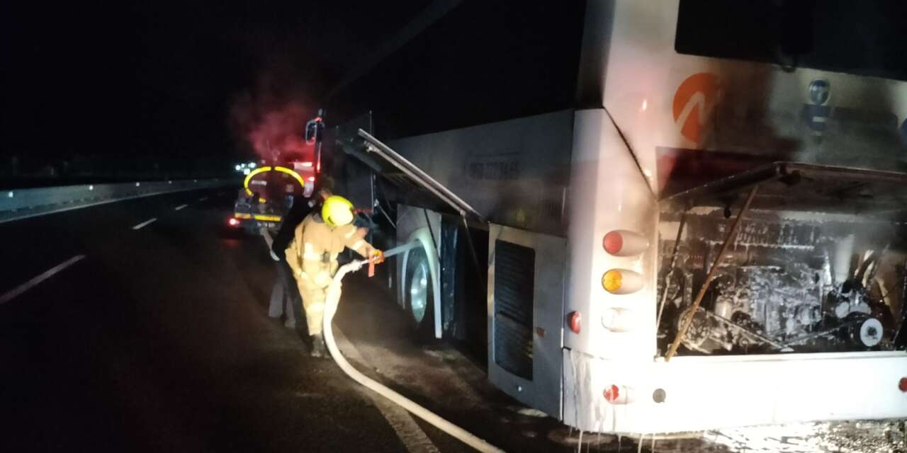 Seyir halindeki yolcu otobüsü alev aldı! 41 kişi son anda kurtarıldı