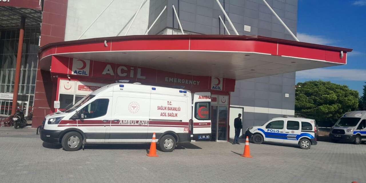 Konya'da iki otomobil kavşakta çarpıştı! 1 kişi yaralandı